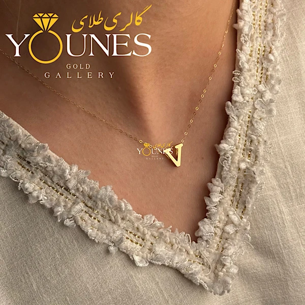 گردنبند حرف V طلا