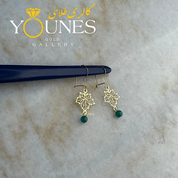 گوشواره طلا عصایی برگ مو تک سنگ سبز